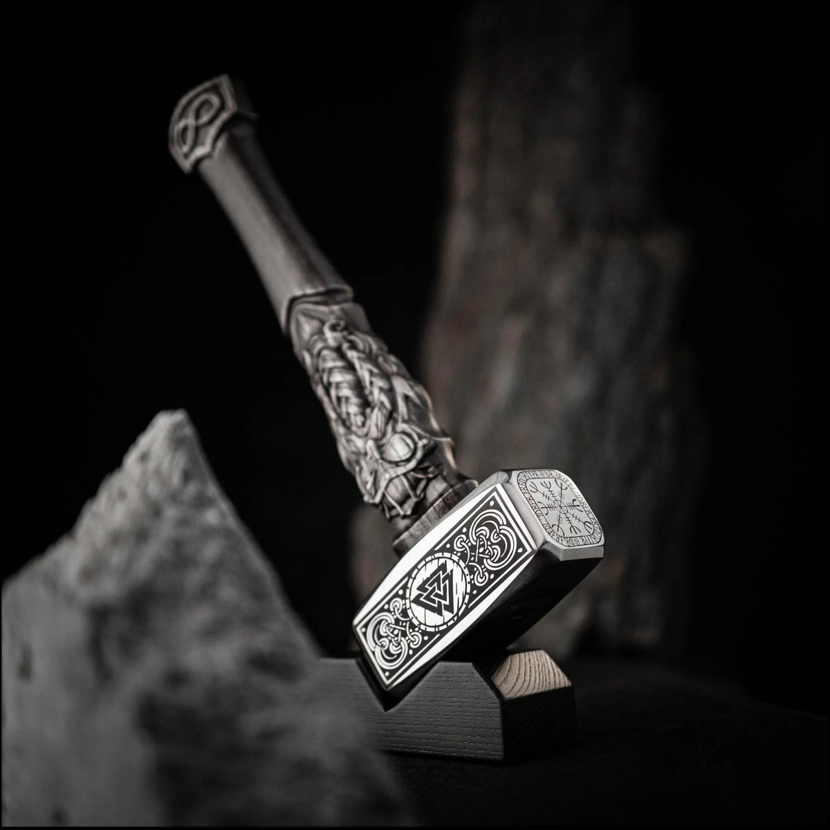 Viking Hammer Handmade: Hand-Carved Nordic Odin Handle, Engraved Valknut